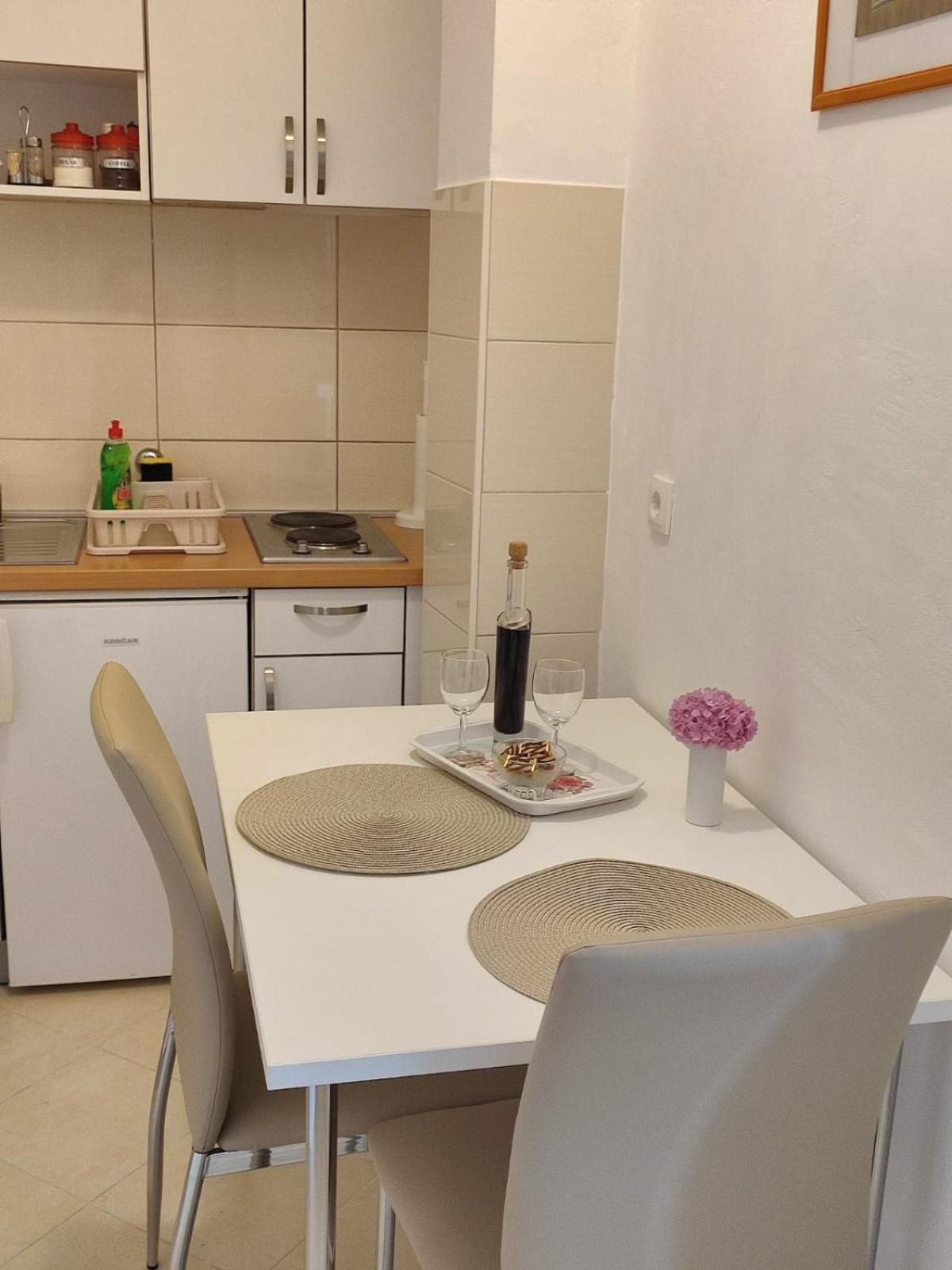 Petra Apartment Водице Екстериор снимка