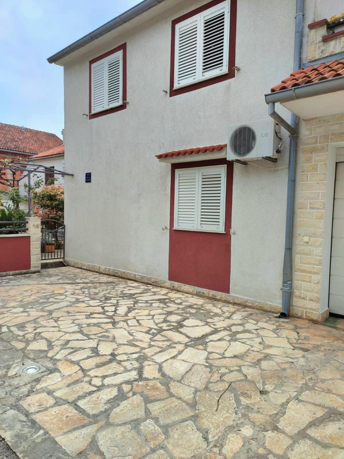 Petra Apartment Водице Екстериор снимка